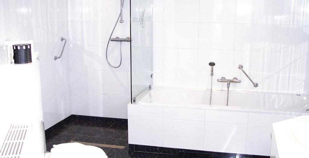 Hotel Huys Van Heusden Астен Стая снимка